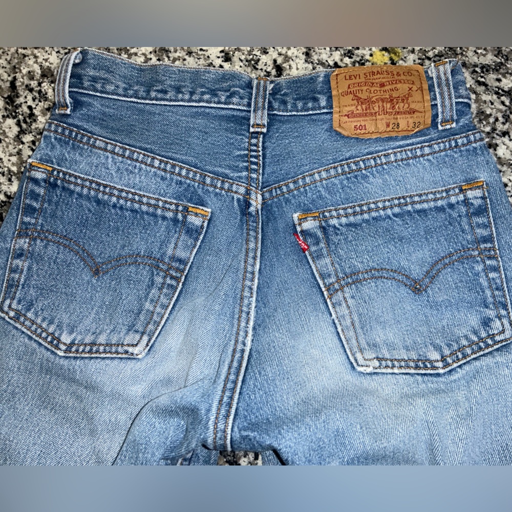 LEVIS STRAUSS CO